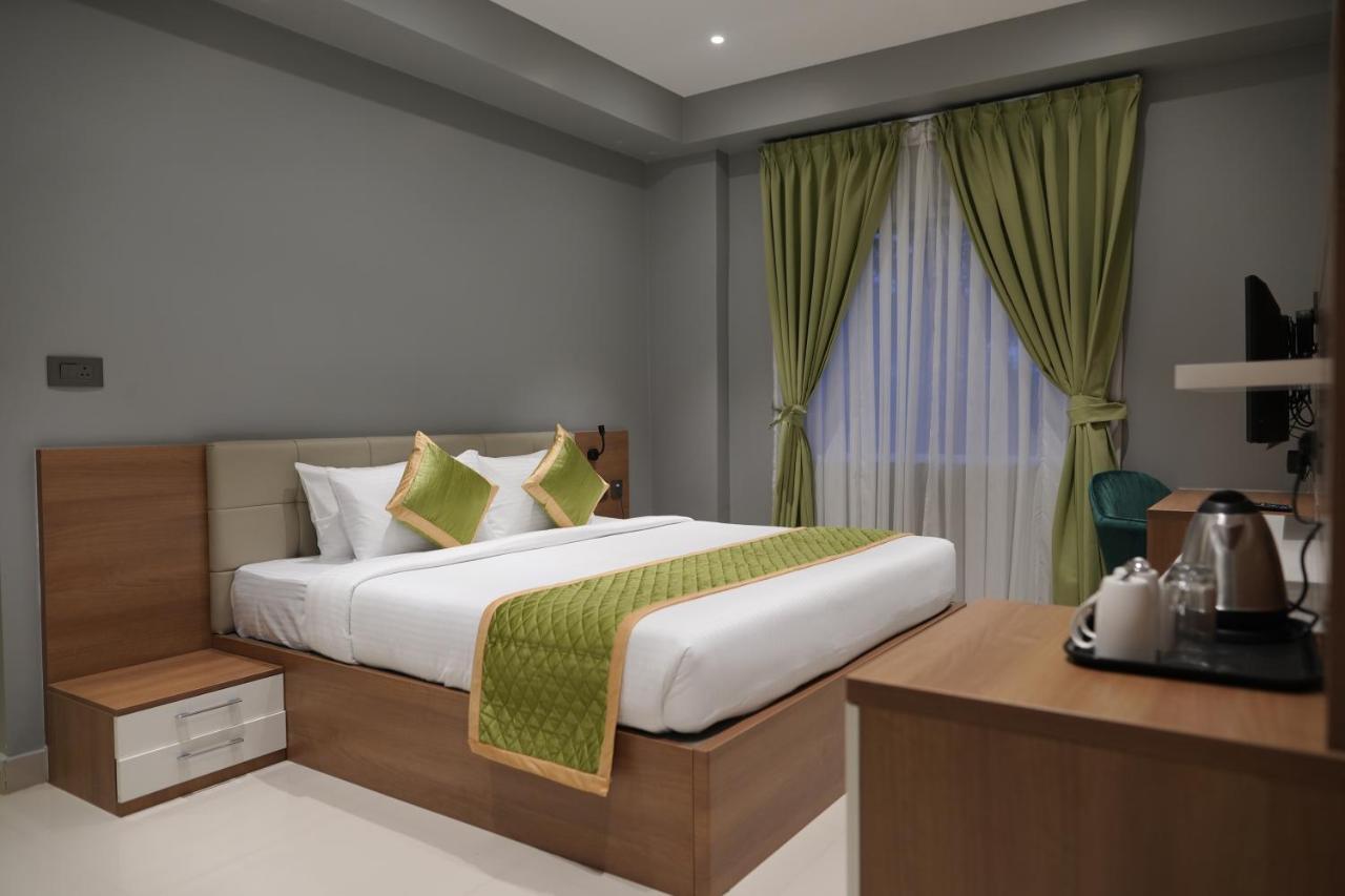 Hotel Grand Alleppey Alappuzha Exteriör bild